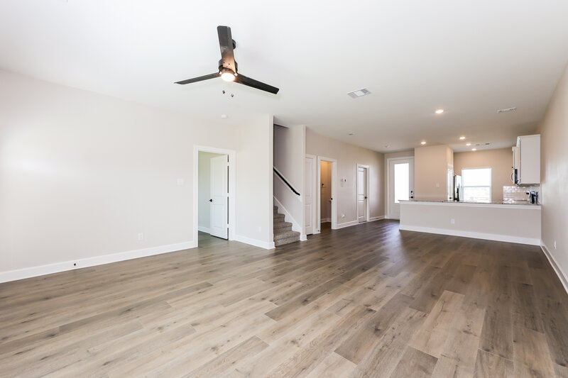 2,635/Mo, 1013 Holly Dr Hutchins, TX 75141 Living Room View 2