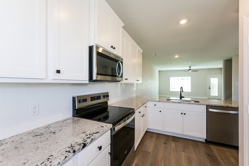 2,635/Mo, 1013 Holly Dr Hutchins, TX 75141 Kitchen View 3