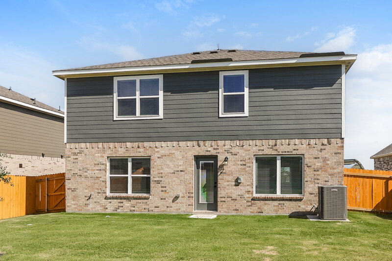 2,635/Mo, 1013 Holly Dr Hutchins, TX 75141 Rear View