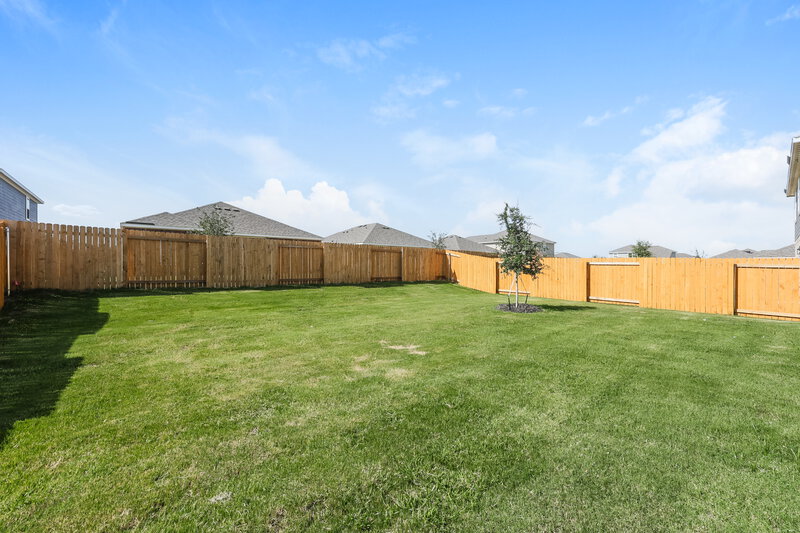 2,635/Mo, 1013 Holly Dr Hutchins, TX 75141 Backyard View