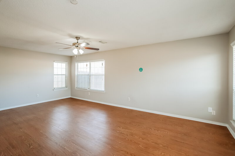 2,630/Mo, 3301 Wilmington Dr Grand Prairie, TX 75052 Living Room View 2