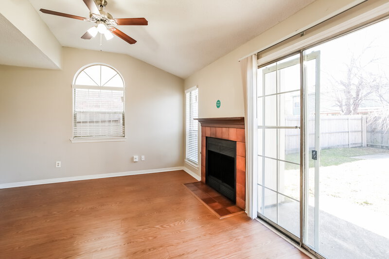 2,630/Mo, 3301 Wilmington Dr Grand Prairie, TX 75052 Living Room View 3