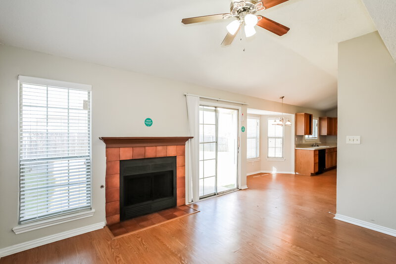 2,630/Mo, 3301 Wilmington Dr Grand Prairie, TX 75052 Living Room View 4