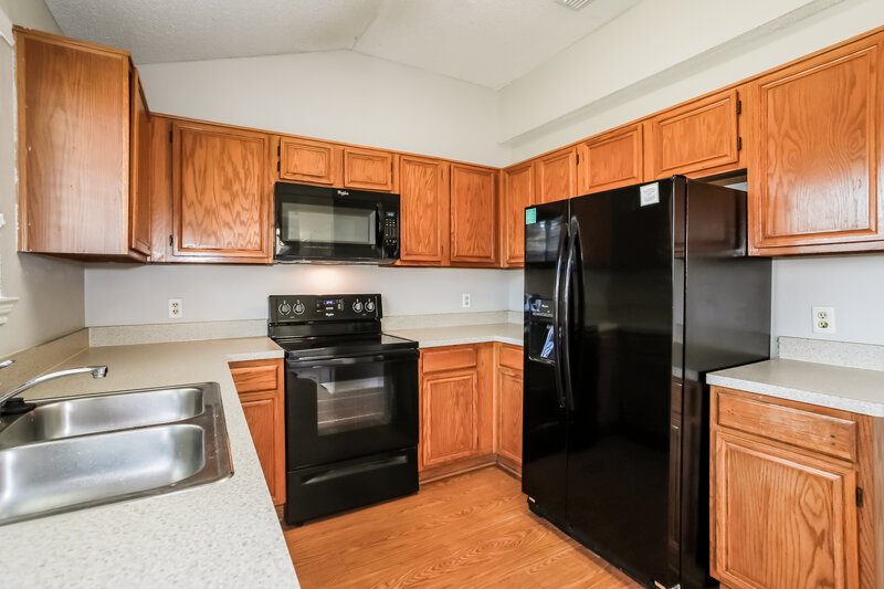 2,630/Mo, 3301 Wilmington Dr Grand Prairie, TX 75052 Kitchen View 2