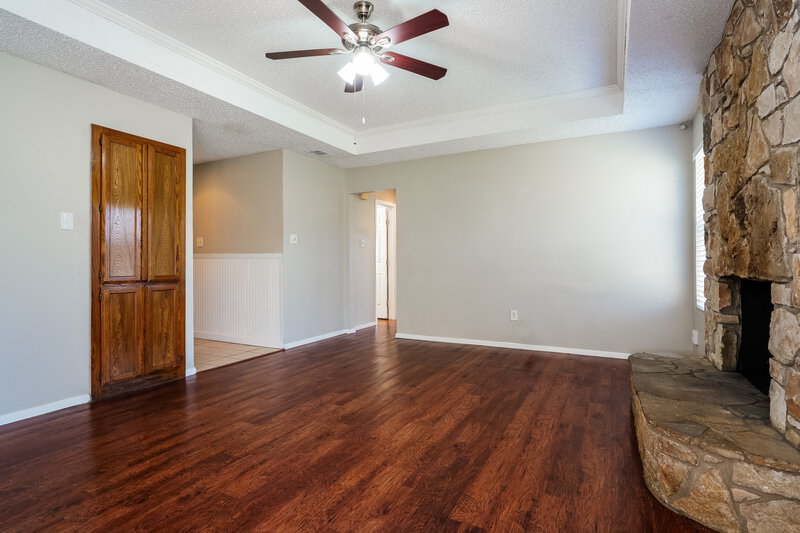 1,890/Mo, 6214 Lotus Dr Arlington, TX 76001 Living Room View 2