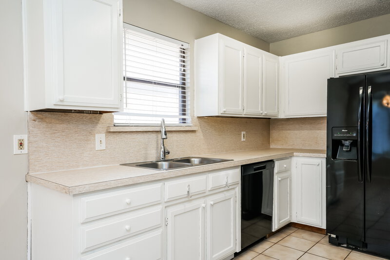 1,890/Mo, 6214 Lotus Dr Arlington, TX 76001 Kitchen View