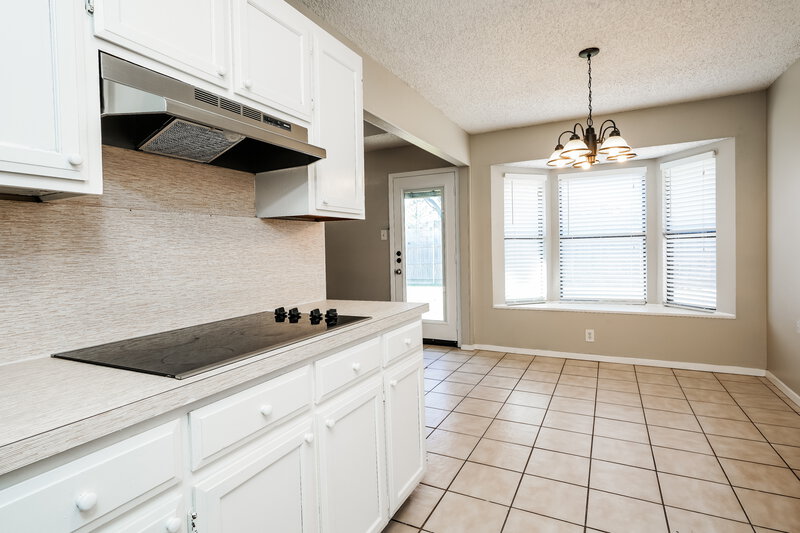 1,890/Mo, 6214 Lotus Dr Arlington, TX 76001 Kitchen View 2