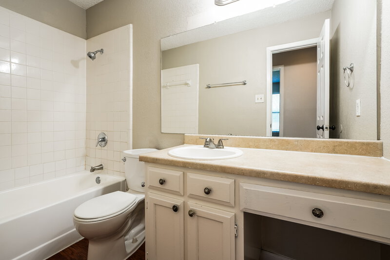 1,890/Mo, 6214 Lotus Dr Arlington, TX 76001 Bathroom View