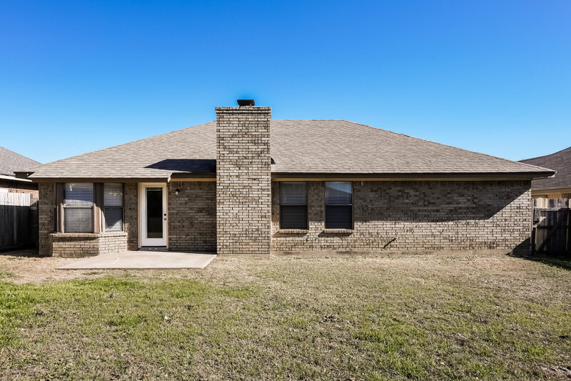 1,890/Mo, 6214 Lotus Dr Arlington, TX 76001 Rear View