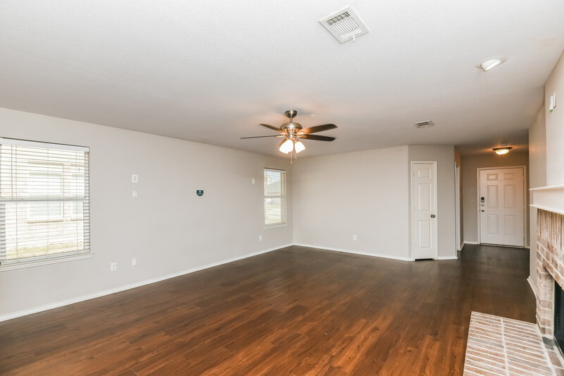 1,830/Mo, 10213 Feldspar Dr Fort Worth, TX 76131 Living Room View 3