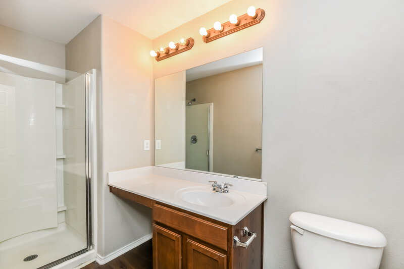 1,830/Mo, 10213 Feldspar Dr Fort Worth, TX 76131 Main Bathroom View