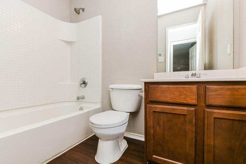 1,830/Mo, 10213 Feldspar Dr Fort Worth, TX 76131 Bathroom View