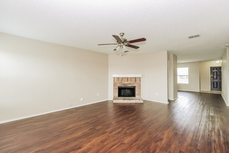 2,900/Mo, 5409 New Castleton Ln Fort Worth, TX 76135 Living Room View
