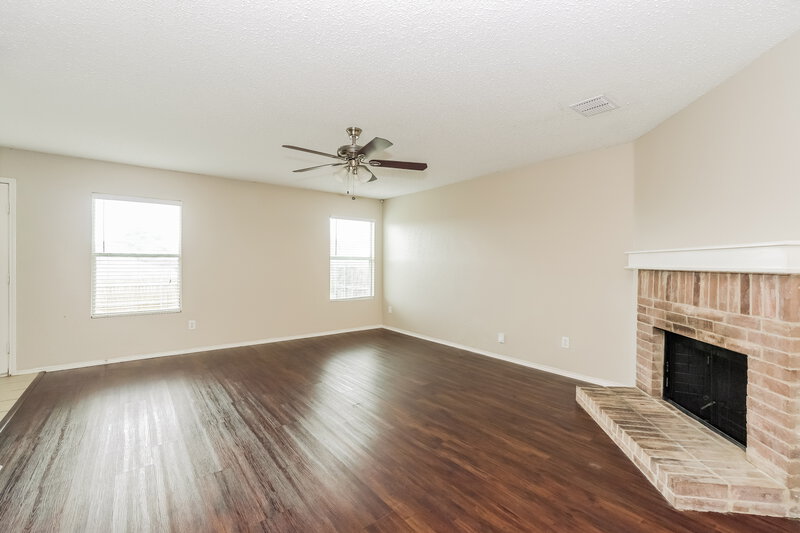 2,900/Mo, 5409 New Castleton Ln Fort Worth, TX 76135 Living Room View 3