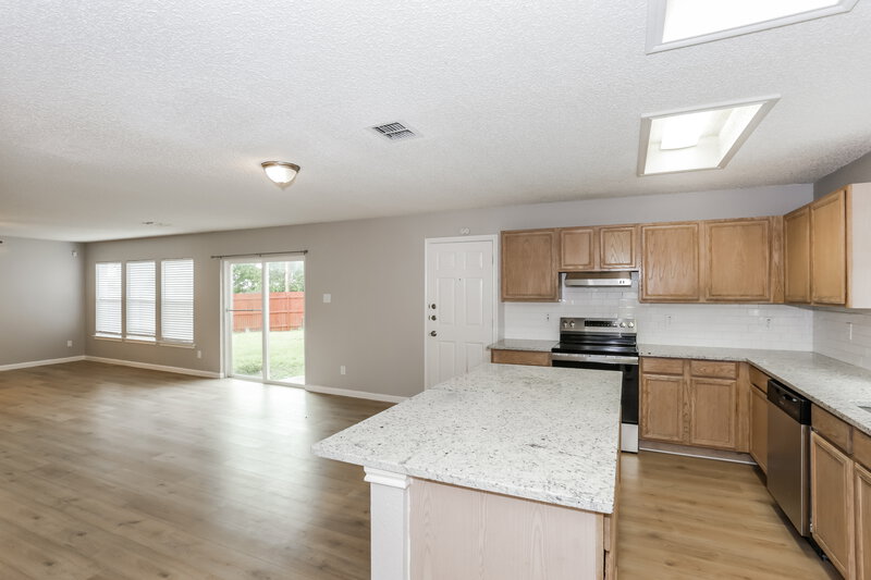 2,330/Mo, 824 Willow Wood Dr Cedar Hill, TX 75104 Kitchen View 2