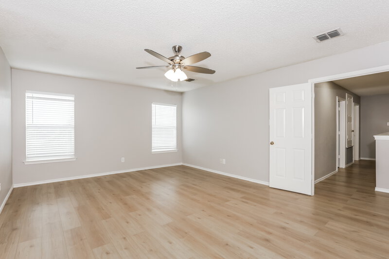 2,330/Mo, 824 Willow Wood Dr Cedar Hill, TX 75104 Main Bedroom View