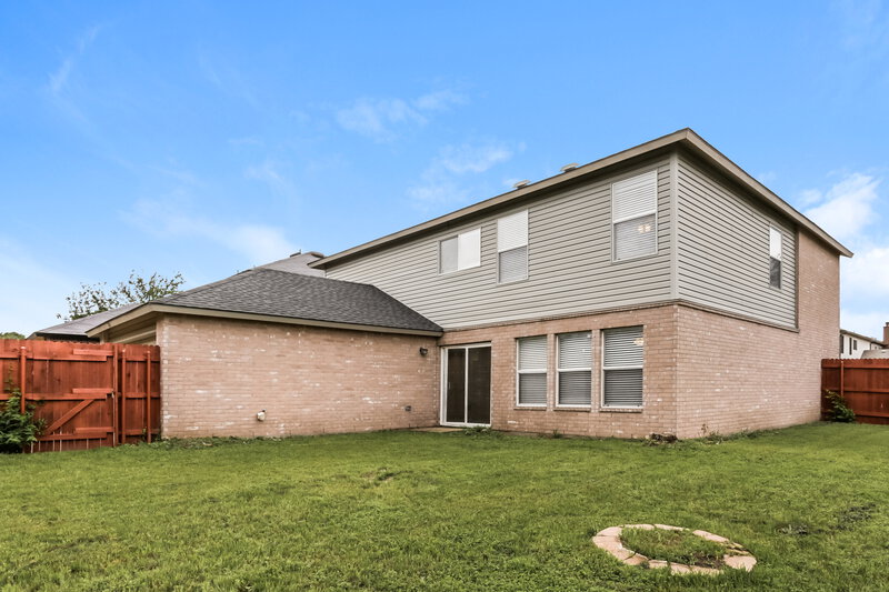 2,330/Mo, 824 Willow Wood Dr Cedar Hill, TX 75104 Rear View 3