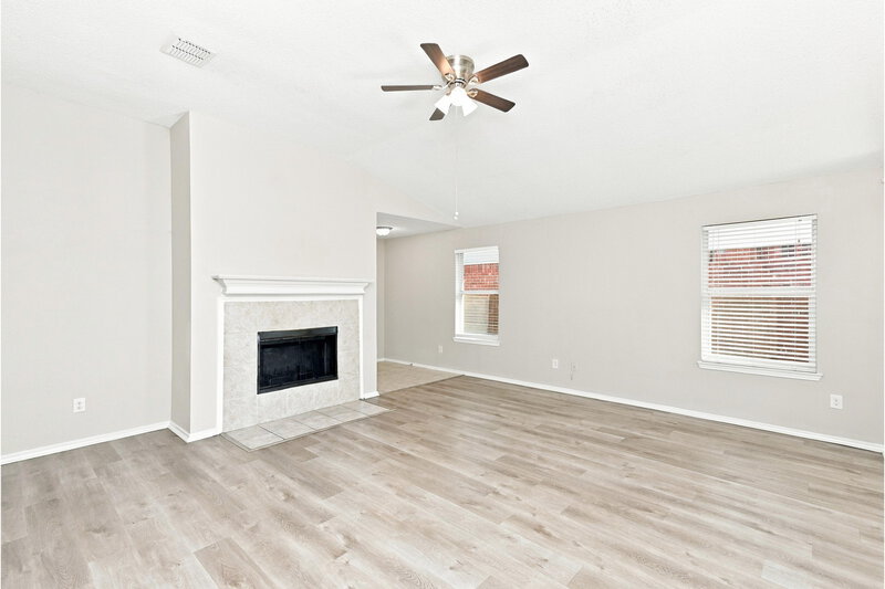 2,000/Mo, 4625 Sleepy Ridge Cir Fort Worth, TX 76133 Living Room View