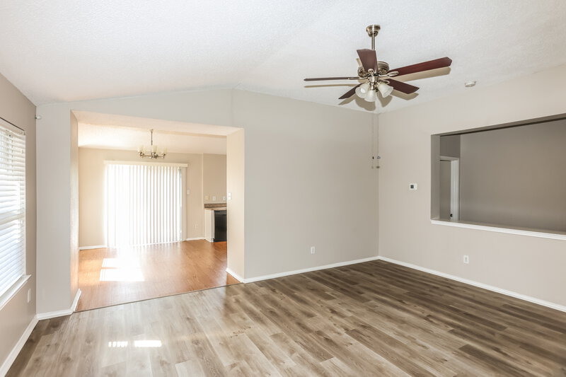 2,255/Mo, 4625 Sleepy Ridge Cir Fort Worth, TX 76133 Living Room View