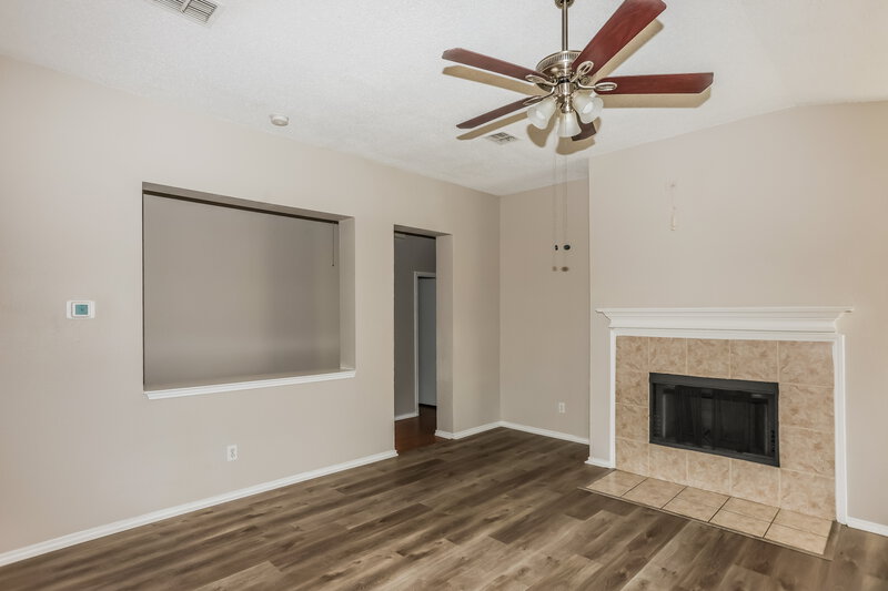 2,255/Mo, 4625 Sleepy Ridge Cir Fort Worth, TX 76133 Living Room View 2