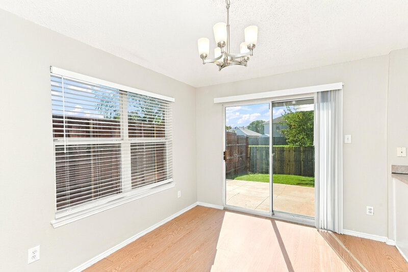 2,000/Mo, 4625 Sleepy Ridge Cir Fort Worth, TX 76133 Dining Room View
