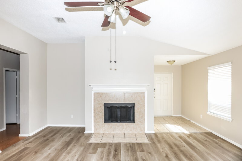 2,255/Mo, 4625 Sleepy Ridge Cir Fort Worth, TX 76133 Living Room View 3