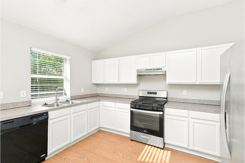 2,000/Mo, 4625 Sleepy Ridge Cir Fort Worth, TX 76133 Kitchen View 3