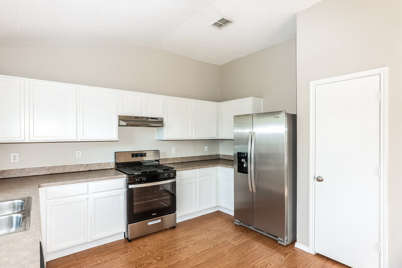 2,255/Mo, 4625 Sleepy Ridge Cir Fort Worth, TX 76133 Kitchen View 2