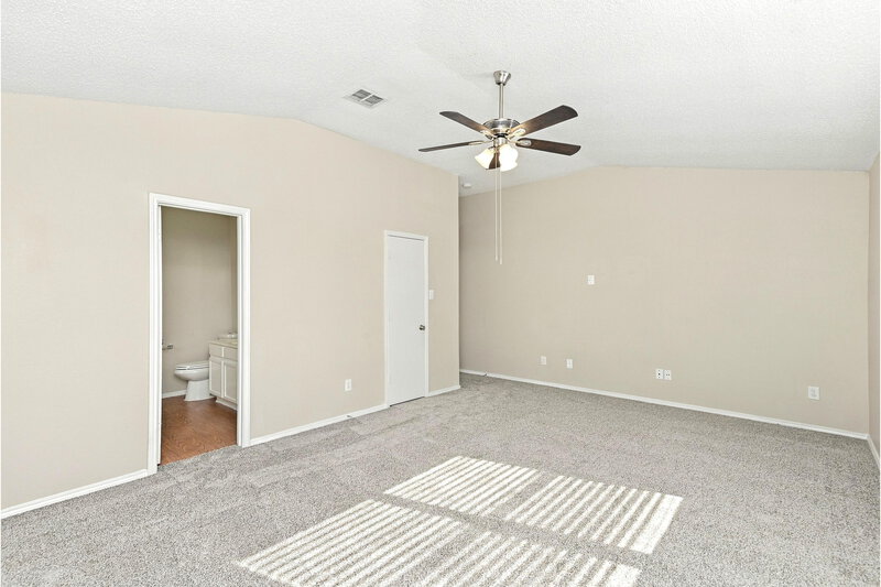 2,000/Mo, 4625 Sleepy Ridge Cir Fort Worth, TX 76133 Primary Bedroom View