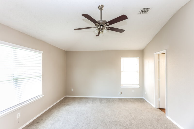 2,255/Mo, 4625 Sleepy Ridge Cir Fort Worth, TX 76133 Main Bedroom View