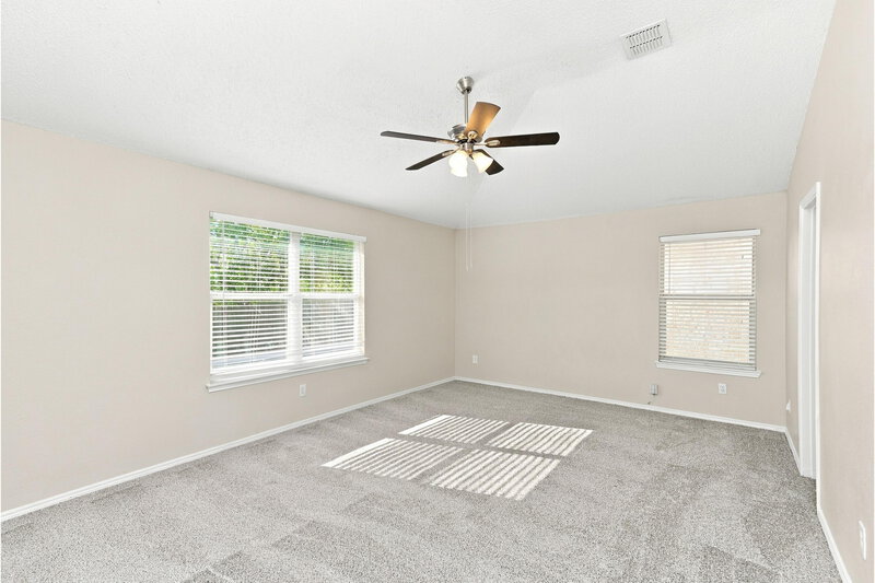 2,000/Mo, 4625 Sleepy Ridge Cir Fort Worth, TX 76133 Primary Bedroom View 2