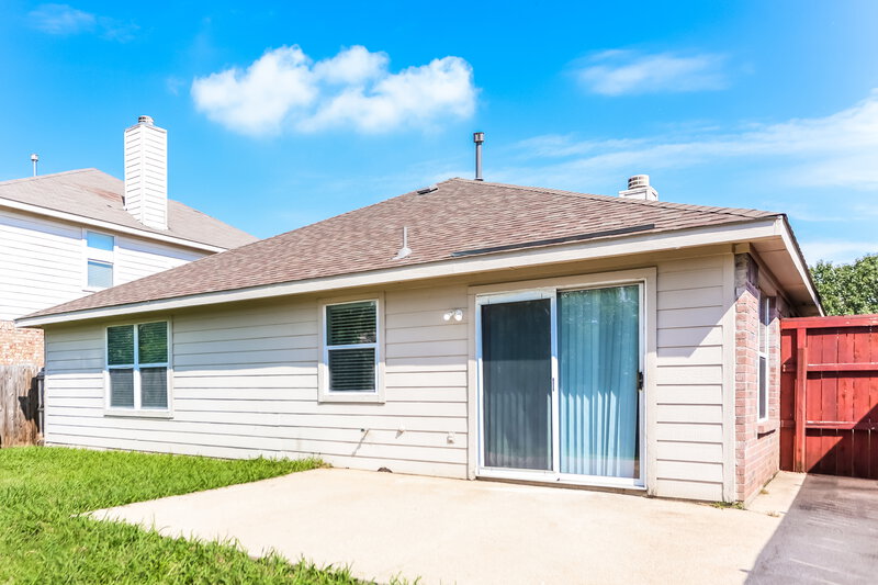 2,255/Mo, 4625 Sleepy Ridge Cir Fort Worth, TX 76133 Rear View