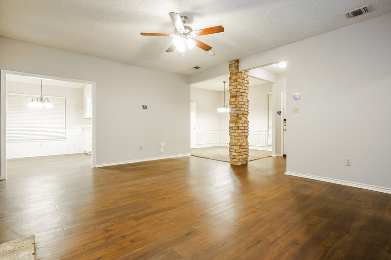 2,510/Mo, 6200 Sandybrook Dr Arlington, TX 76001 Living Room View