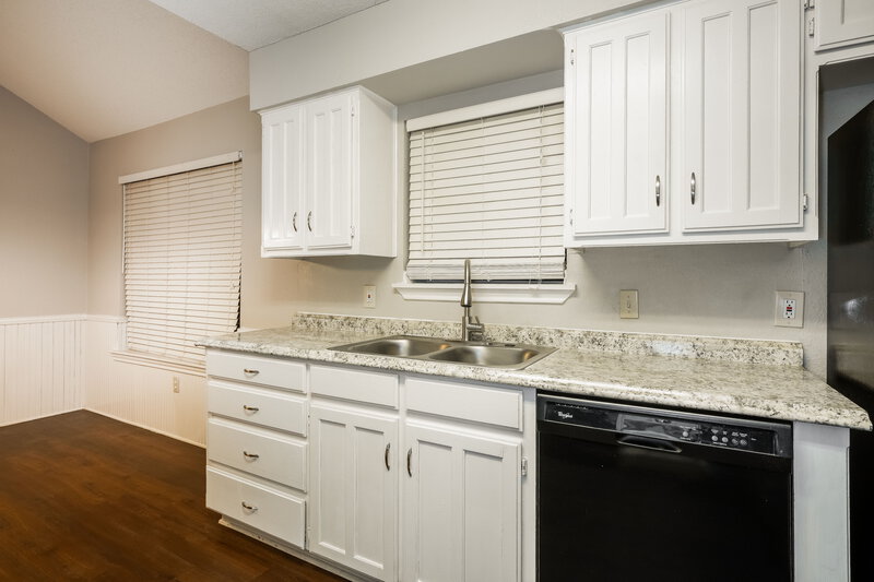 2,510/Mo, 6200 Sandybrook Dr Arlington, TX 76001 Kitchen View
