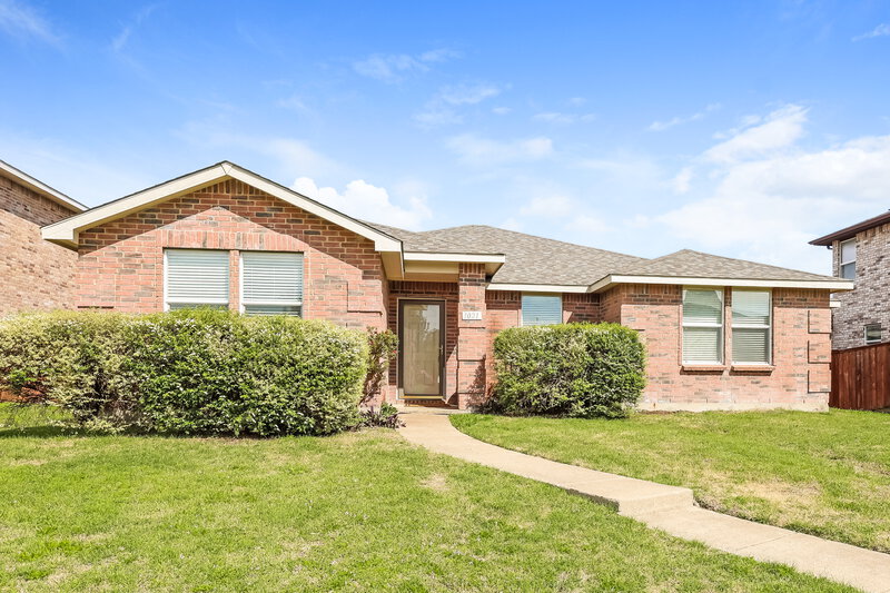2,145/Mo, 1021 Badger Run Lancaster, TX 75134 External View