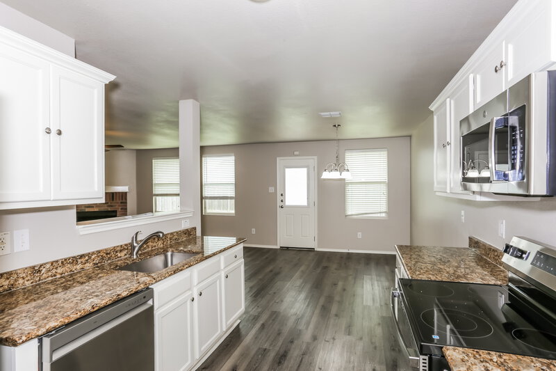 2,235/Mo, 1021 Badger Run Lancaster, TX 75134 Kitchen View