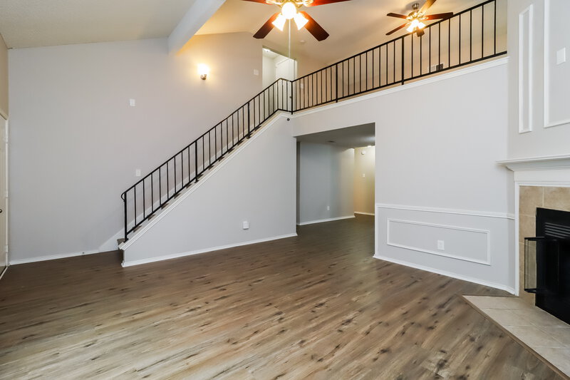3,400/Mo, 6720 Copperwood Ct Arlington, TX 76001 Living Room View 2