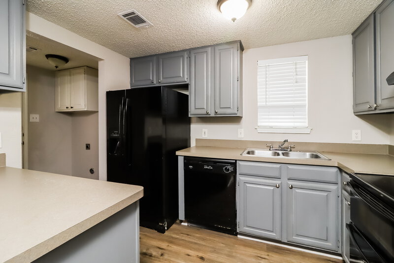 3,400/Mo, 6720 Copperwood Ct Arlington, TX 76001 Kitchen View 2