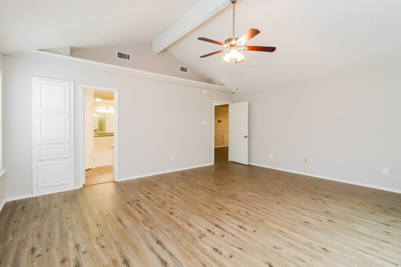 3,400/Mo, 6720 Copperwood Ct Arlington, TX 76001 Main Bedroom View 2