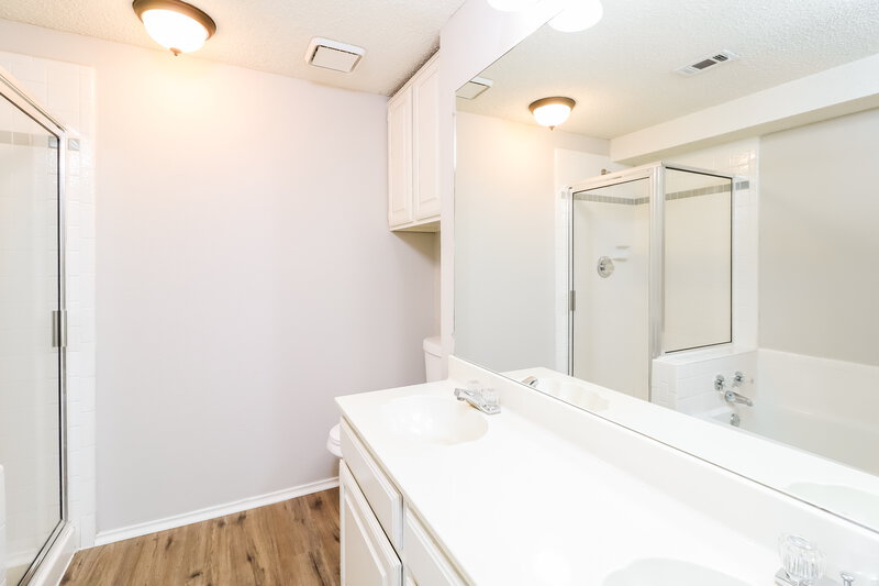 3,400/Mo, 6720 Copperwood Ct Arlington, TX 76001 Bathroom View