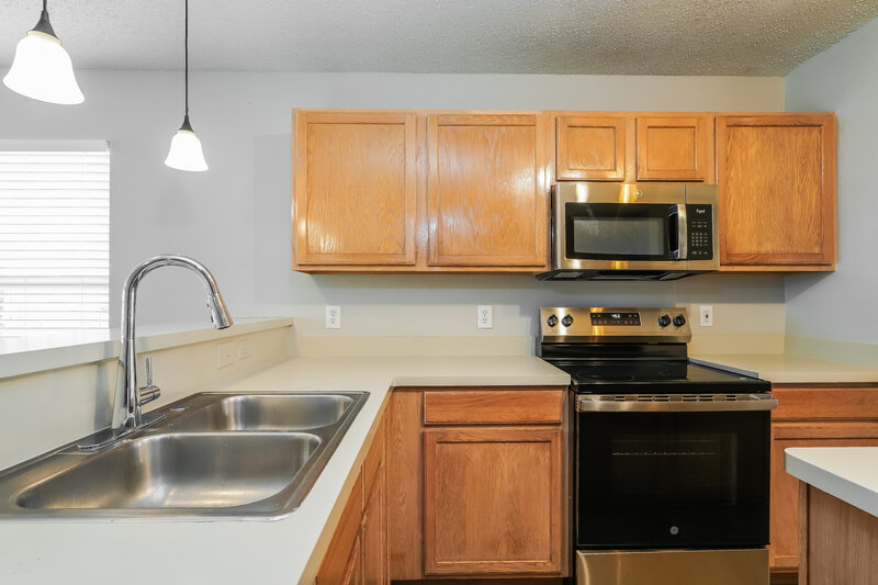 2,285/Mo, 8413 Canvasback Ln Dallas, TX 75249 Kitchen View 2