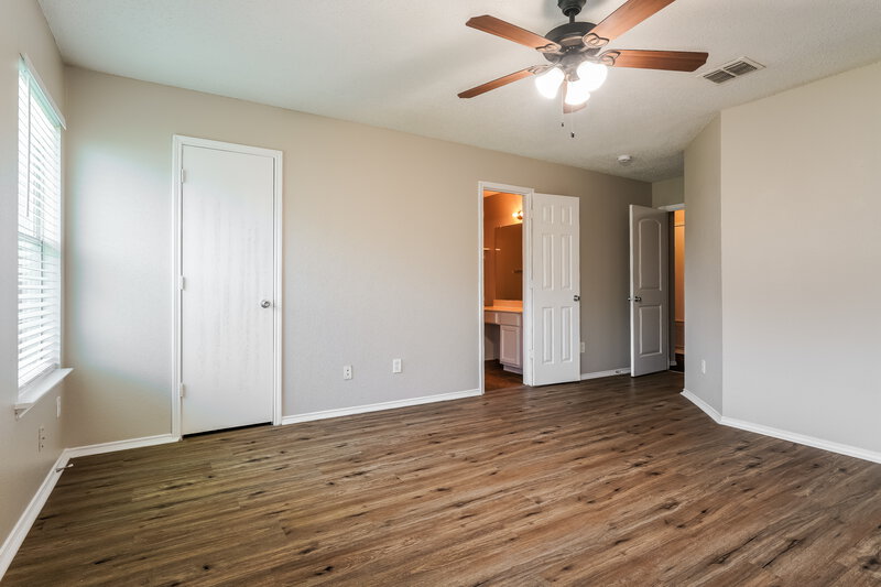 2,285/Mo, 8413 Canvasback Ln Dallas, TX 75249 Main Bedroom View 2
