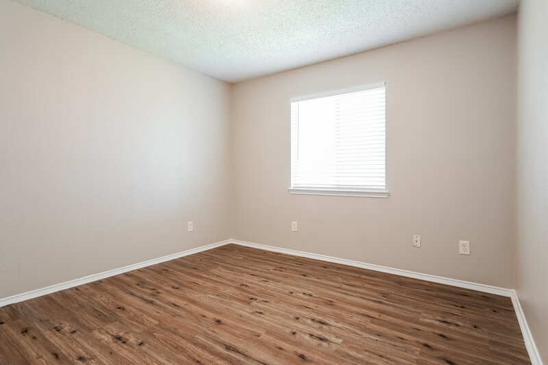 2,285/Mo, 8413 Canvasback Ln Dallas, TX 75249 Bedroom View 2