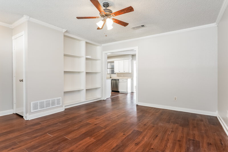 2,390/Mo, 5108 Parliament Dr Arlington, TX 76017 Living Room View