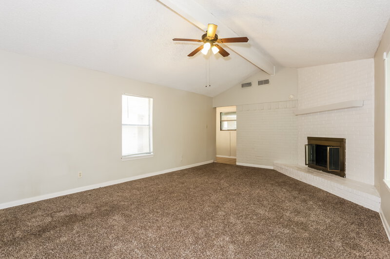 2,410/Mo, 5108 Parliament Dr Arlington, TX 76017 Family Room View 2