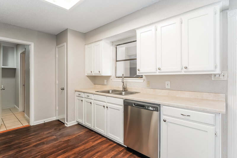 2,390/Mo, 5108 Parliament Dr Arlington, TX 76017 Kitchen View