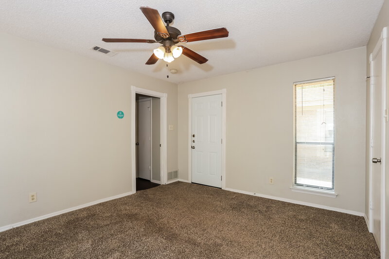 2,410/Mo, 5108 Parliament Dr Arlington, TX 76017 Main Bedroom View