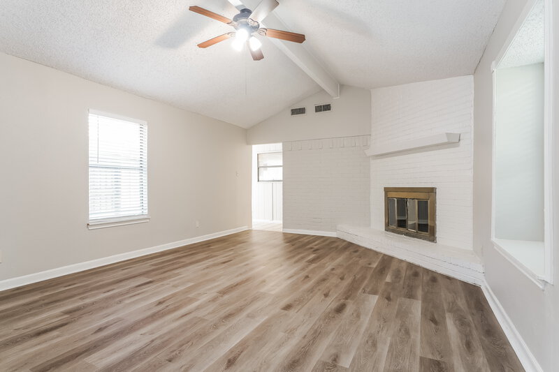 2,390/Mo, 5108 Parliament Dr Arlington, TX 76017 Family Room View