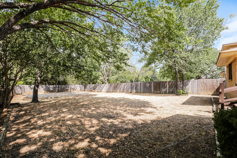 2,410/Mo, 5108 Parliament Dr Arlington, TX 76017 Rear View
