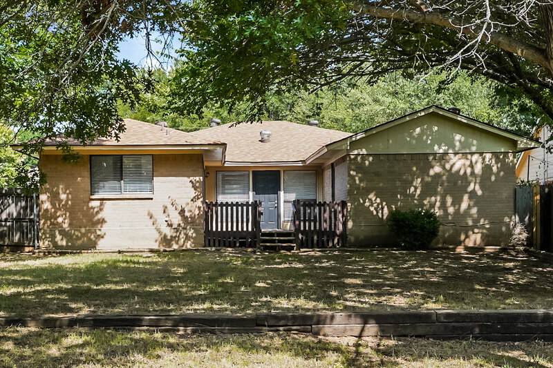 2,390/Mo, 5108 Parliament Dr Arlington, TX 76017 Rear View